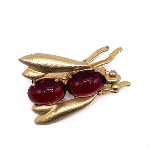 Les Bernard Inc. Vintage Gold Tone Red Cabochon Fly Pin Brooch 60's